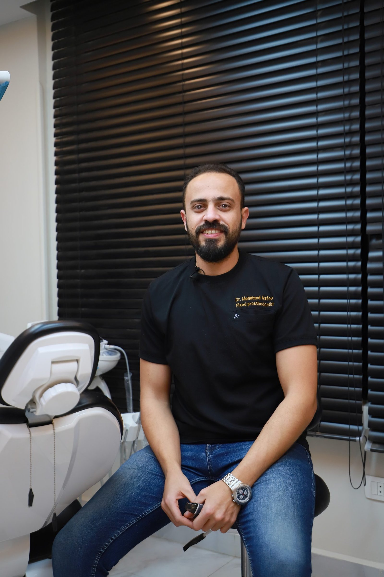 د. محمد
عصفور
متخصص في تجميل الأسنان وزراعتها